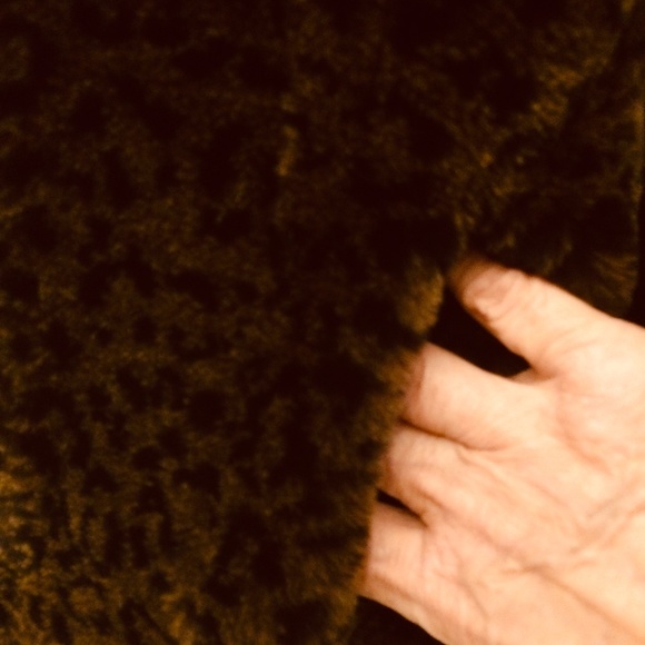 Made in Canada-Fun Faux Fur Jackets, Girls, sz 12, and sz 16 - Picture 3 of 11